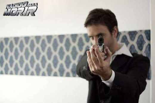 Carátula o foto de Nacido para Morir de Andrés Borghi: una joya del cine argentino de acción y humor absurdo